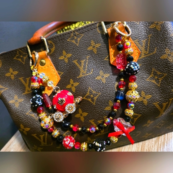 Sparkling Royal Carriage Beaded Handbag Charm - Picture 3 of 3